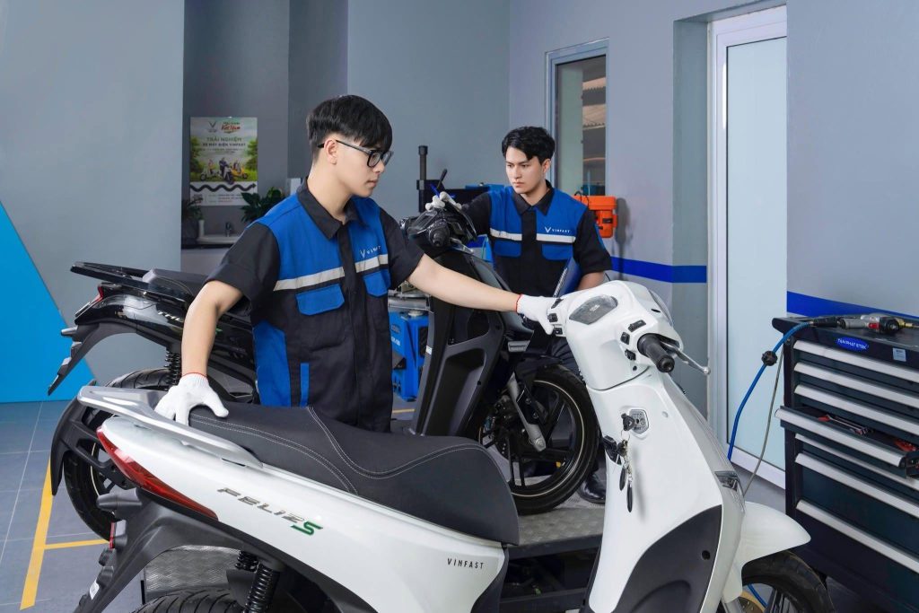 Quy trình gọi cứu hộ xe máy điện VinFast